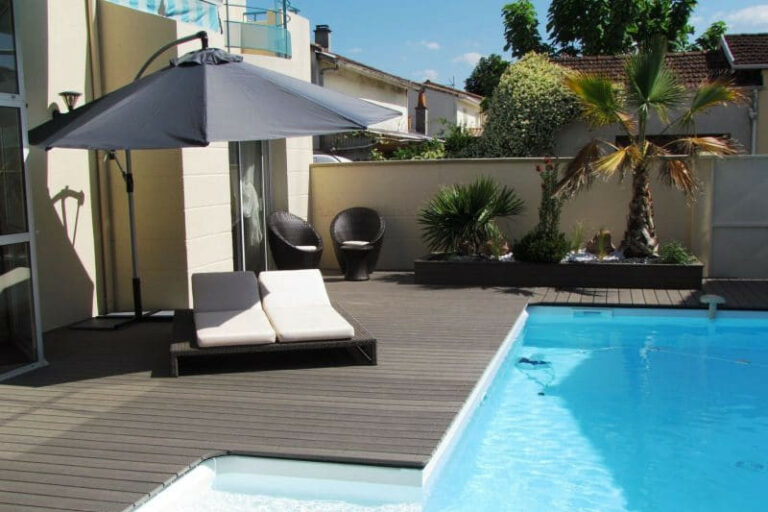 GST Rénovation - Terrasse bois composite avec piscine