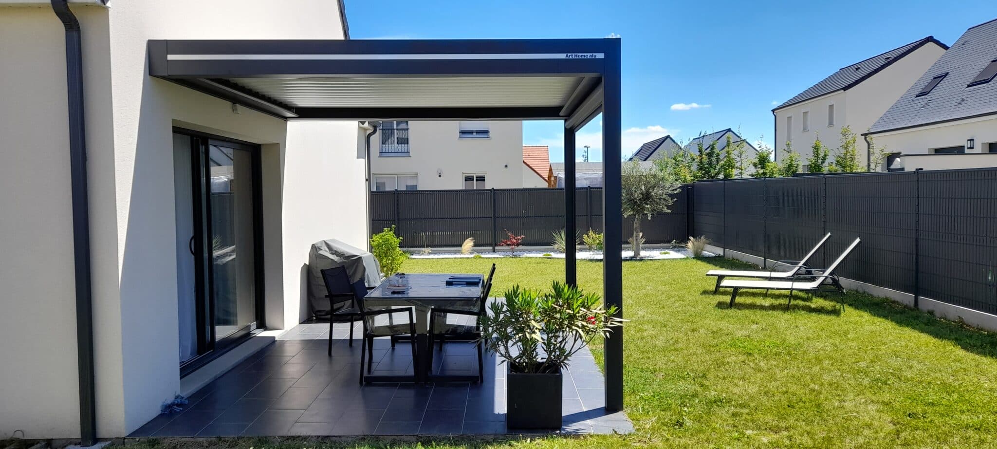 pergola-adossée-lames-orientables