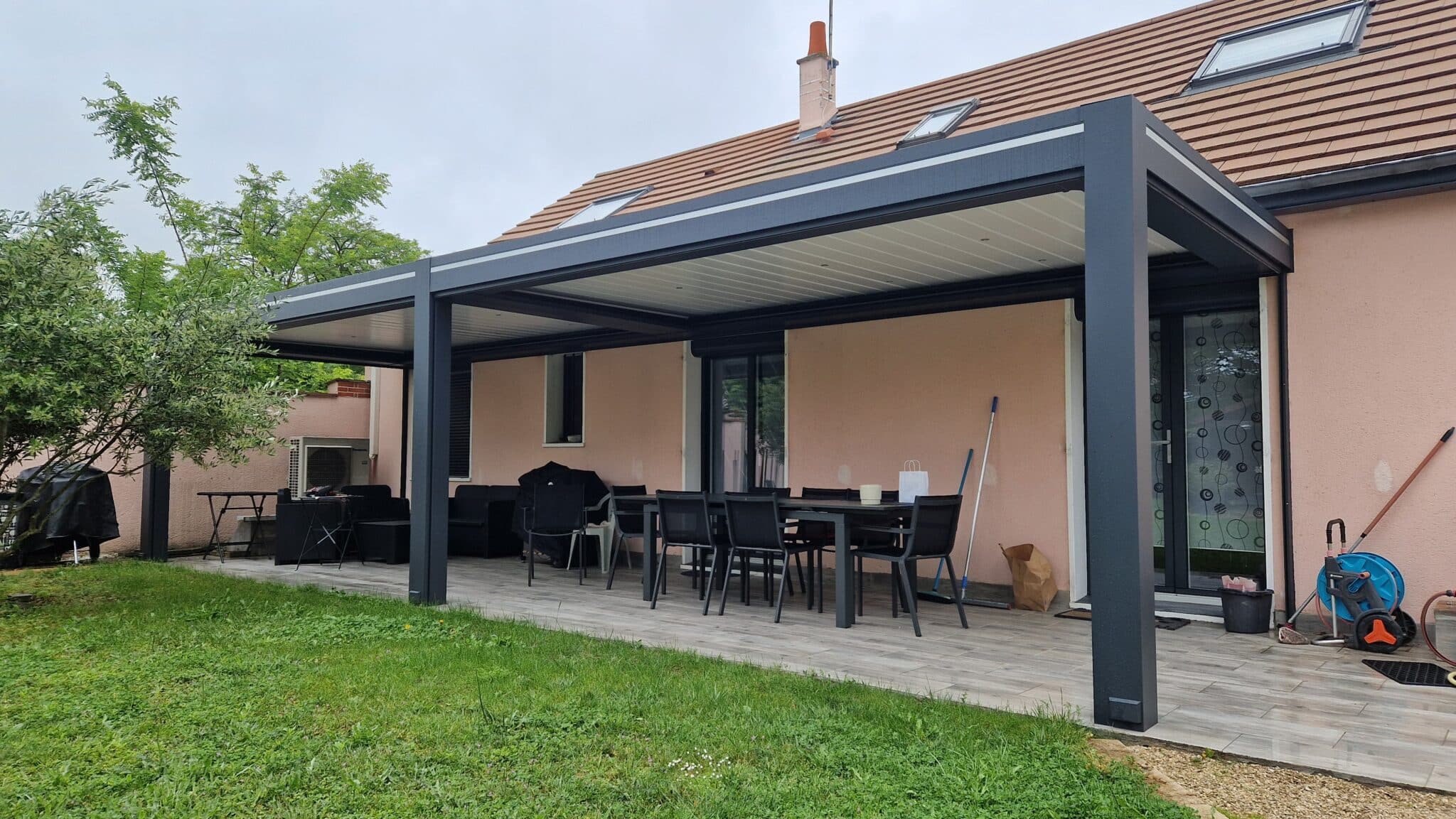 pergola-adossee-sur-mesure-eclairage-led