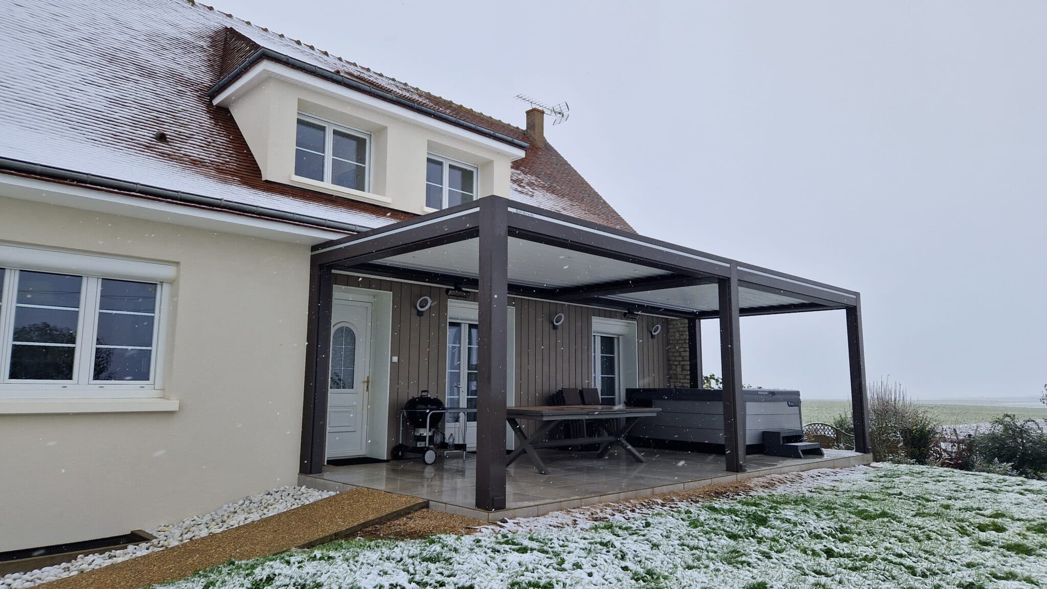 pergola-bioclimatique-autoportée-hiver