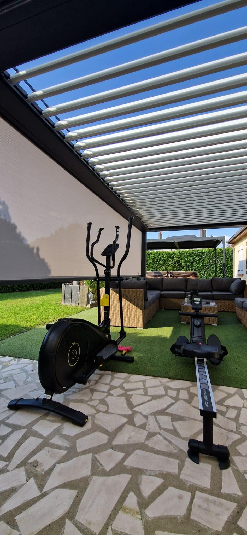 pergola-espace-sportif-lames-orientables